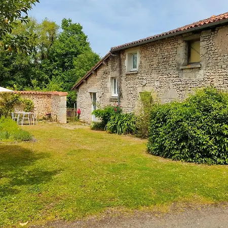 Les Murmures De Charente 度假居